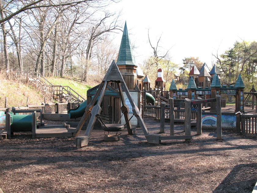 Jamie_Bell_2012_Playground_Castle_1